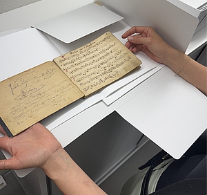 Präsentation eines Notenheftes aus der Sammlung Faistauer